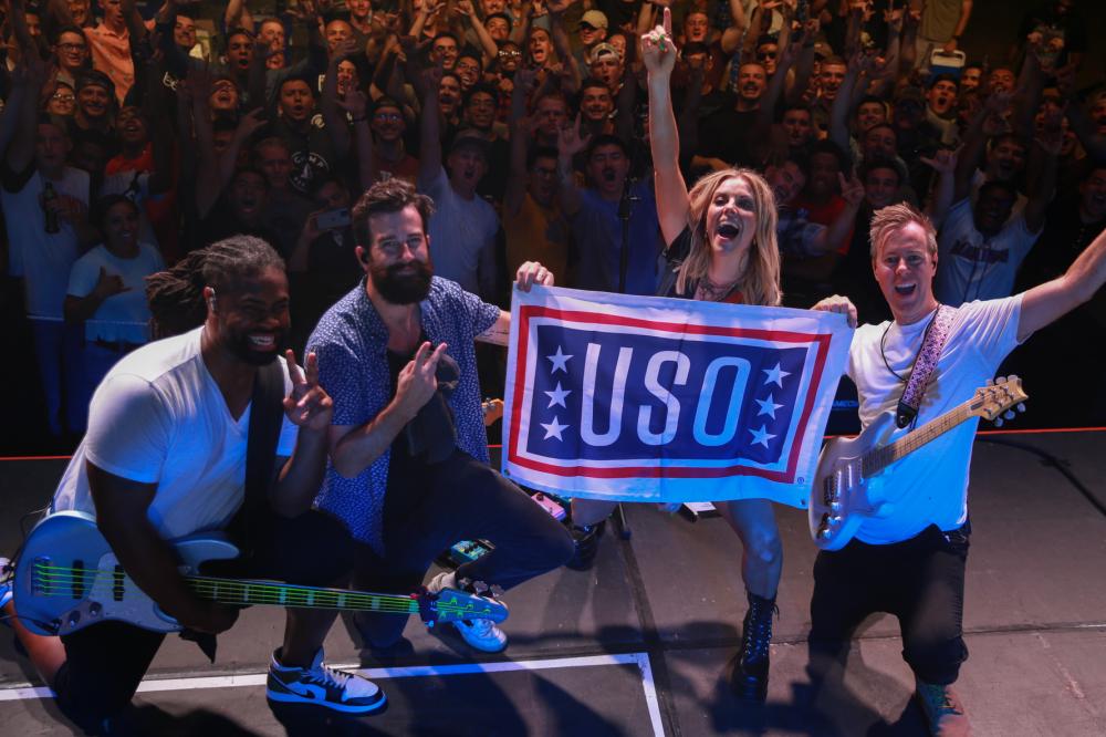 DVIDS – Images – MRF-D 22: Lindsay Ell USO Concert [Image 4 of 4]