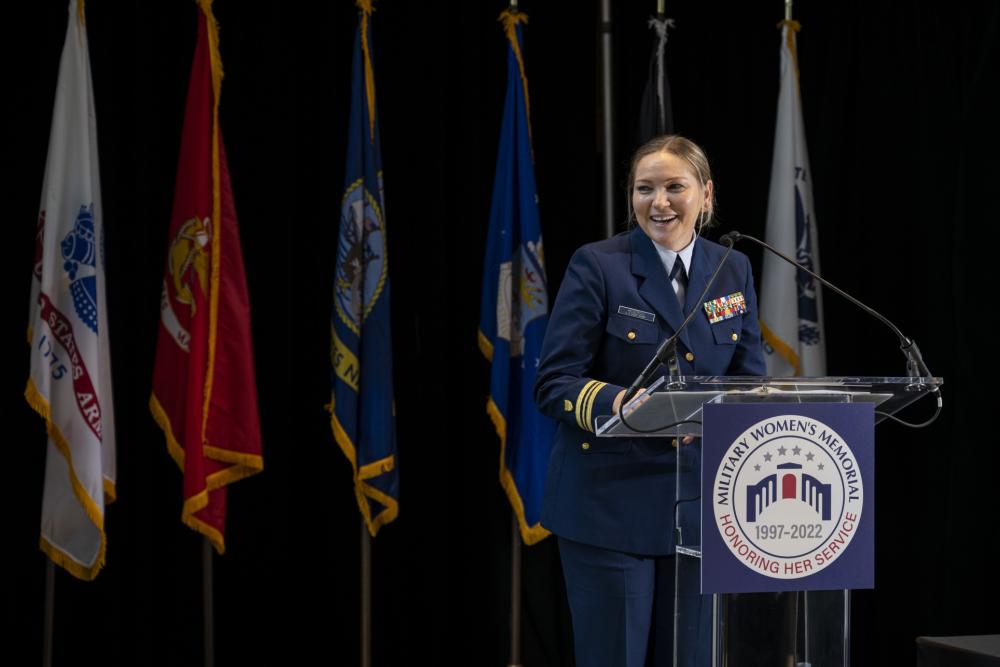 DVIDS – Images – SECDEF Hosts 25th Anniversary Ceremony for Military Women’s Memorial [Image 46 of 102]