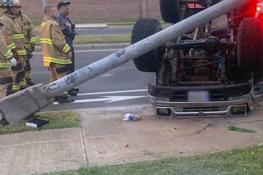 DVIDS – News – Soldier applies makeshift tourniquet to car crash victim