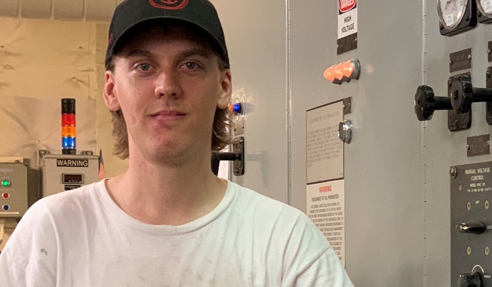 DVIDS – News – Fisher Crew Member’s Gadgets and Get-it-Done Approach Keep Gears Good to Go