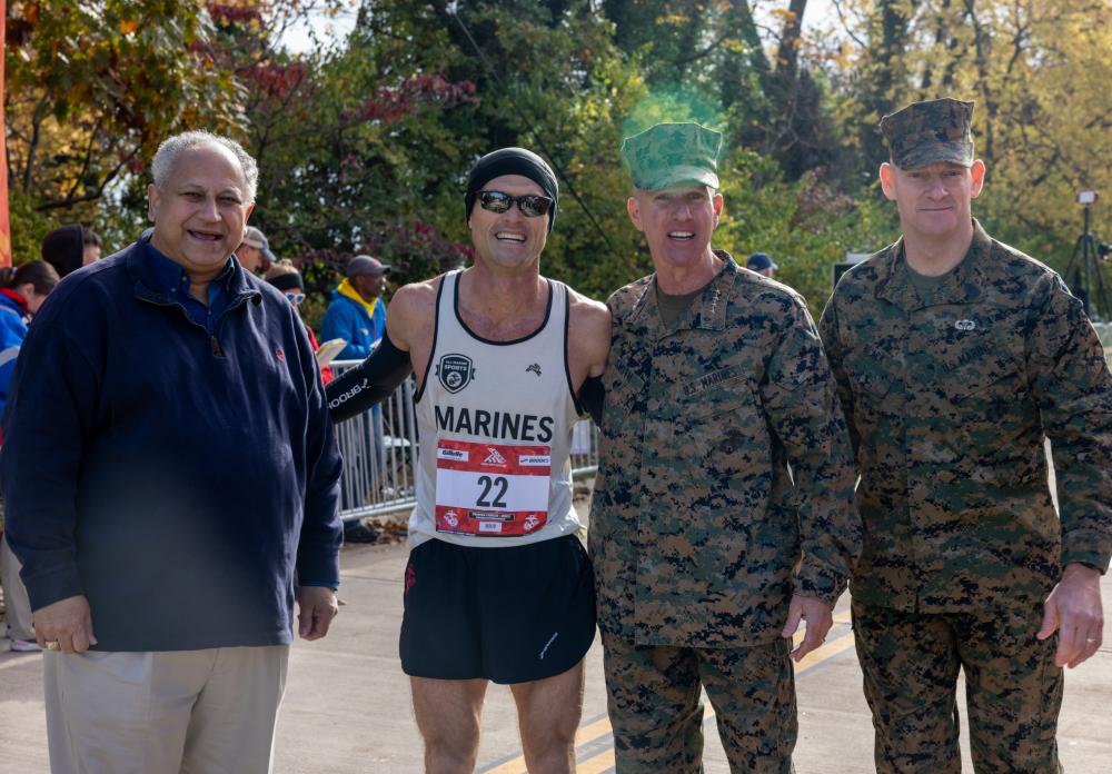 DVIDS – Images – Secretary of the Navy visits the 47th Marine Corps Marathon [Image 3 of 4]