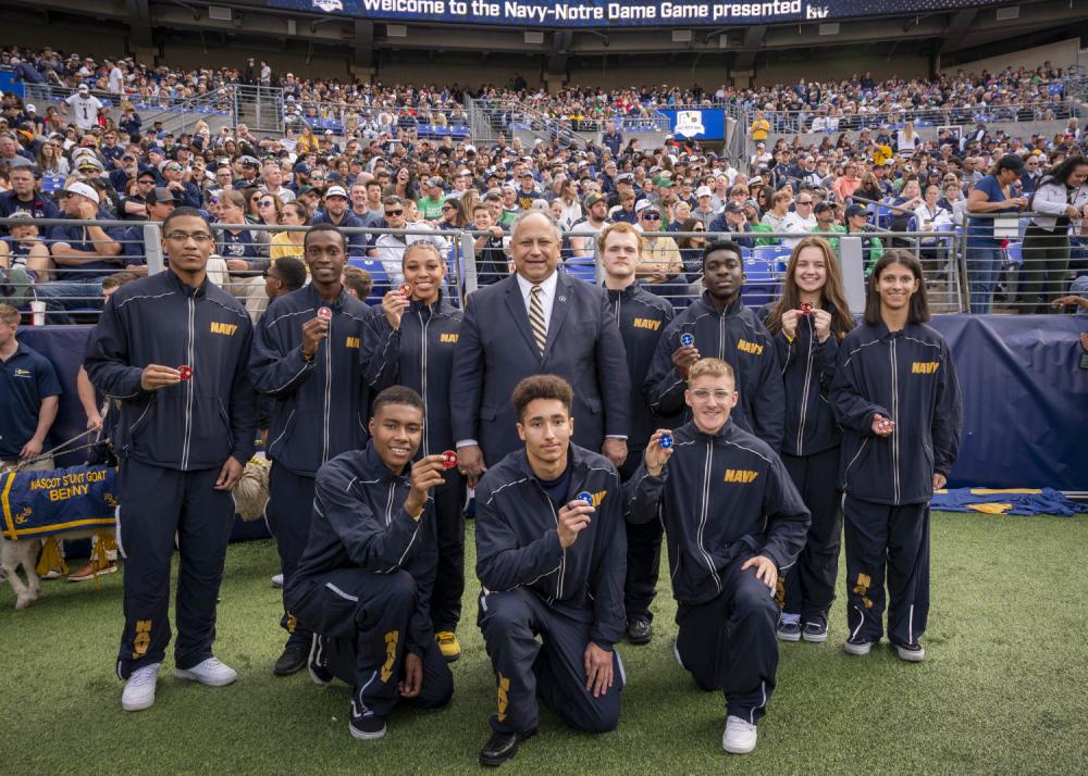 DVIDS – Images – Future Sailors sworn in by SECNAV at Navy-Notre Dame Game [Image 7 of 7]