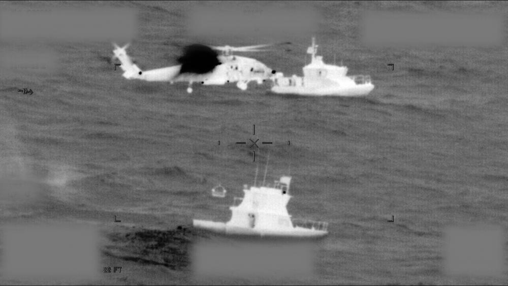 DVIDS – Images – Coast Guard rescues 8 boaters offshore Fort Morgan, Alabama [Image 2 of 2]