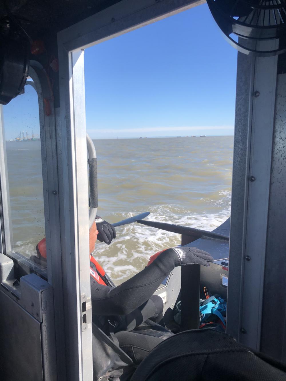 DVIDS – Images – Coast Guard rescues person in water near Texas City, Texas [Image 4 of 4]