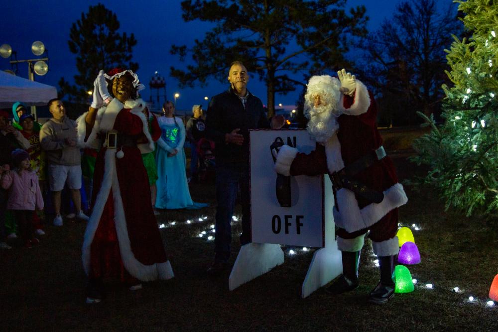 DVIDS – Images – MCAS New River 10th Annual Christmas Tree Lighting Ceremony [Image 18 of 18]