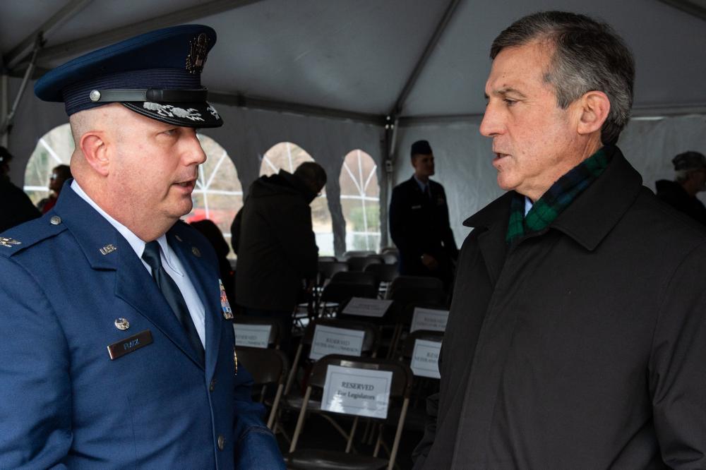 DVIDS – Images – Dover AFB leadership participates in Wreaths Across America ceremony [Image 5 of 5]