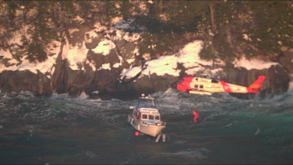 DVIDS – Images – Coast Guard rescues 3 men, 1 dog after boat grounds near Whittier, Alaska