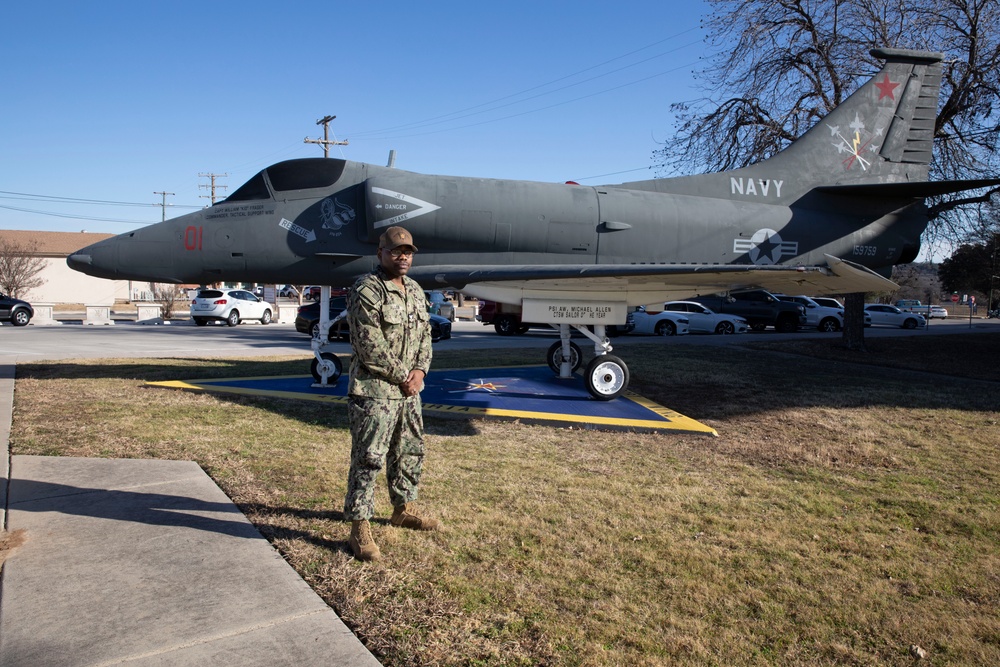 DVIDS – Images – Personnel Specialist 1st Class Michael Allen Poses for a Portrait [Image 4 of 4]