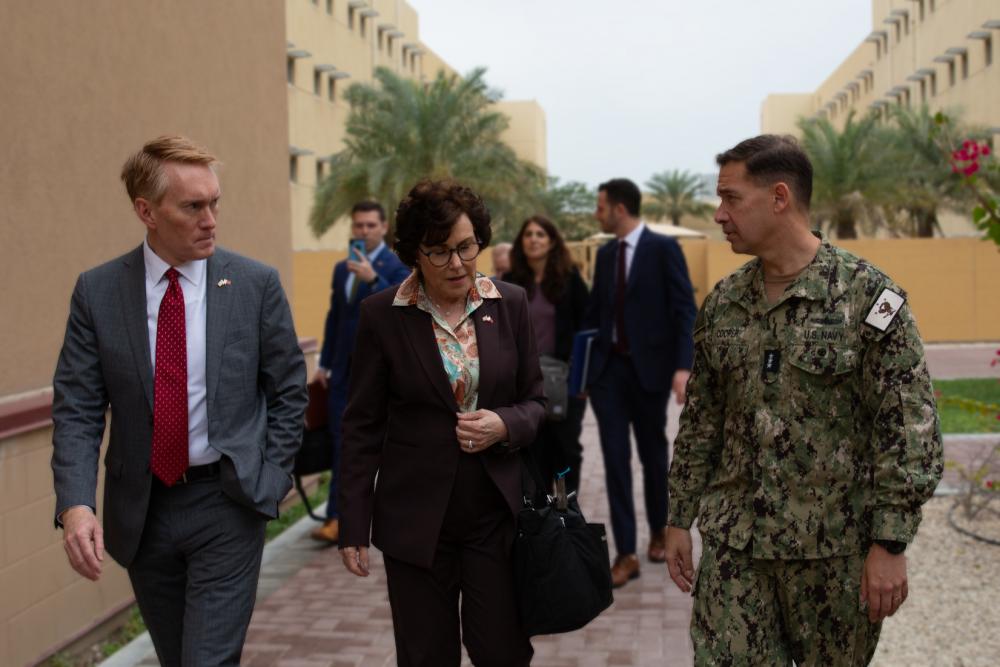 DVIDS – Images – U.S. senators visit U.S. 5th Fleet [Image 4 of 5]