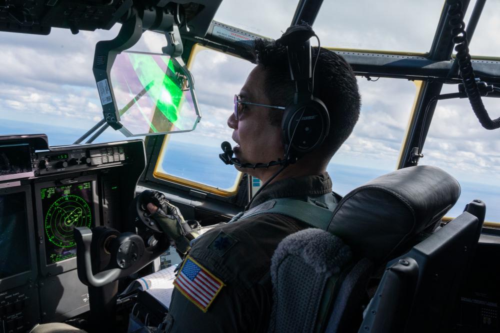 DVIDS – Images – 39th Rescue Squadron members practice rescue procedures over the Florida coast near Patrick Space Force Base, Jan. 8, 2023. [Image 7 of 7]