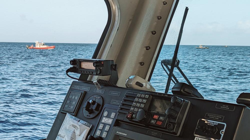 DVIDS – Images – Responders search for missing diver off Guam’s west side [Image 2 of 2]