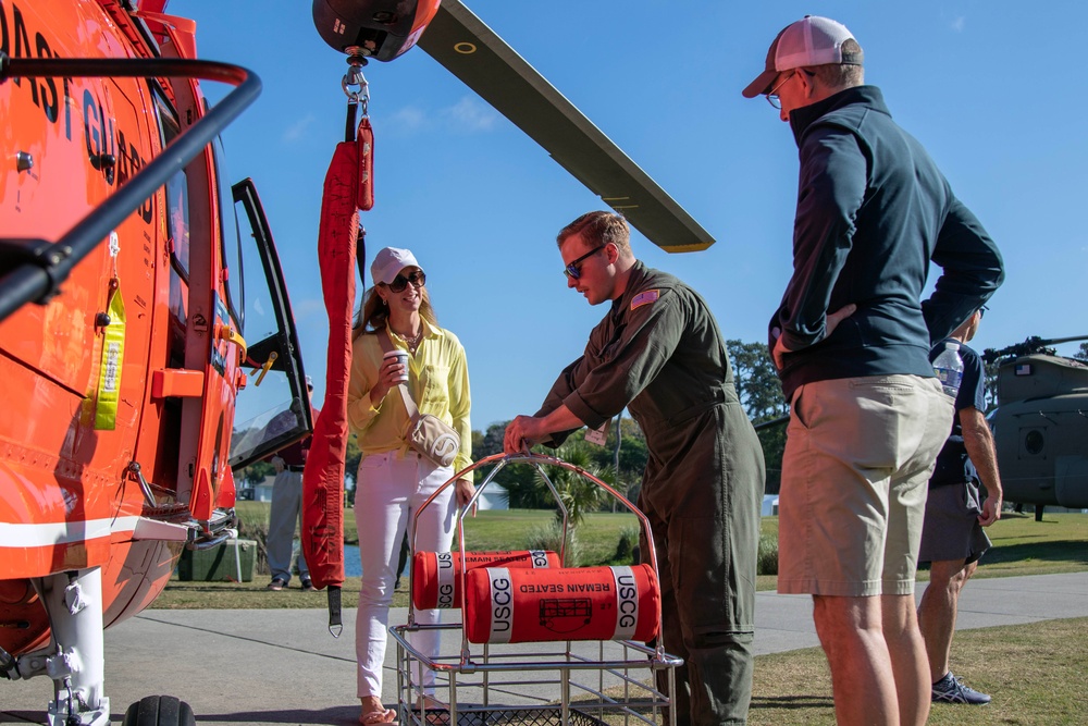 DVIDS – Images – 3rd Infantry Division participates in the Club Car Championship Military Appreciation Day [Image 4 of 13]