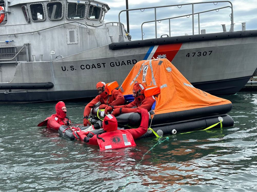 DVIDS – Images – Coast Guard Station Atlantic City hosts Safety and Survival Training for local fishermen [Image 5 of 5]