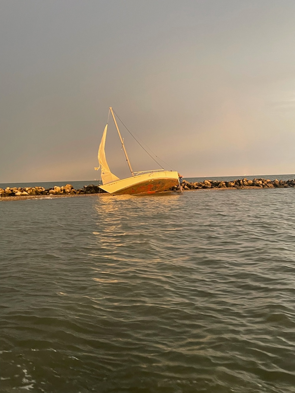 DVIDS – Images – Coast Guard assists 1 aboard grounded sailboat near Galveston, Texas