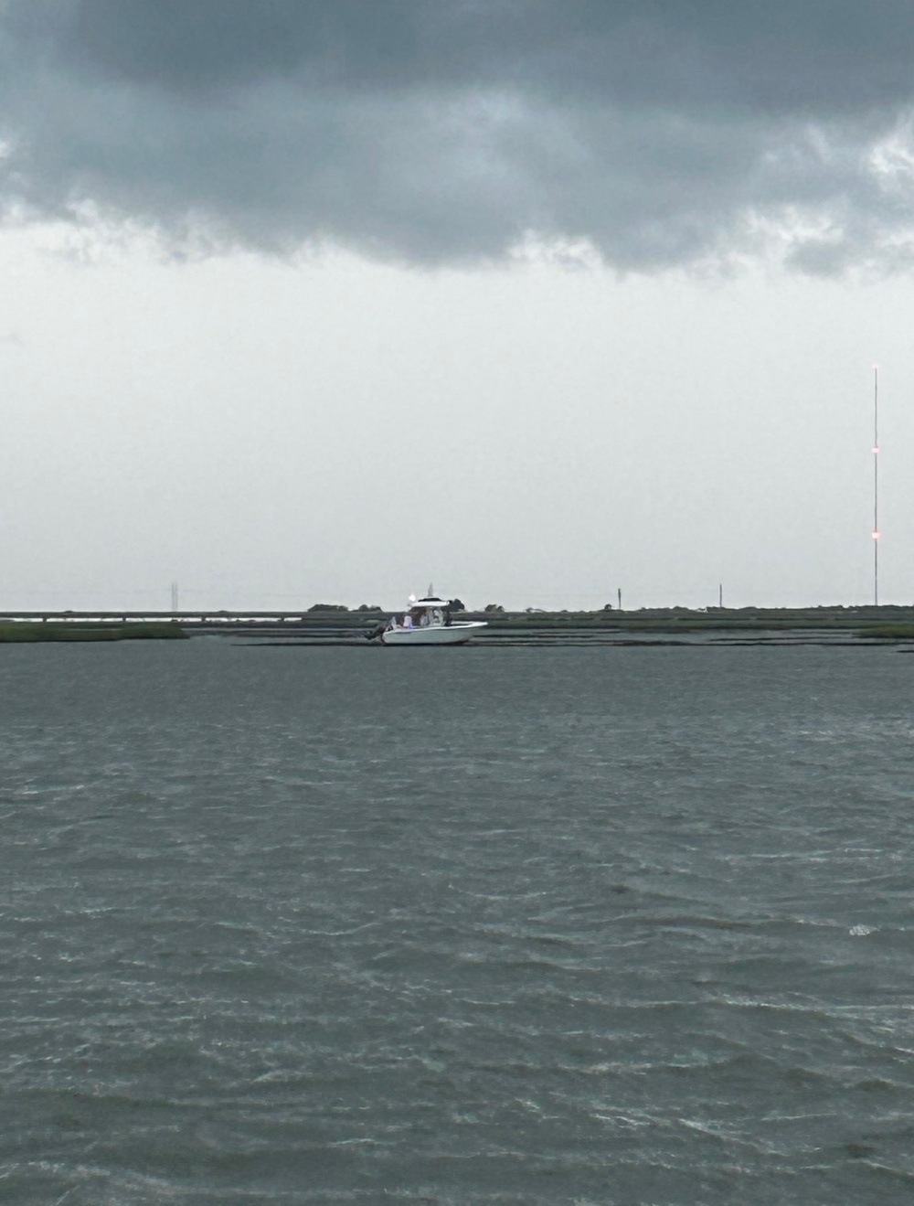 DVIDS – Images – Coast Guard assists 5 aboard grounded vessel near Isle of Palms, South Carolina
