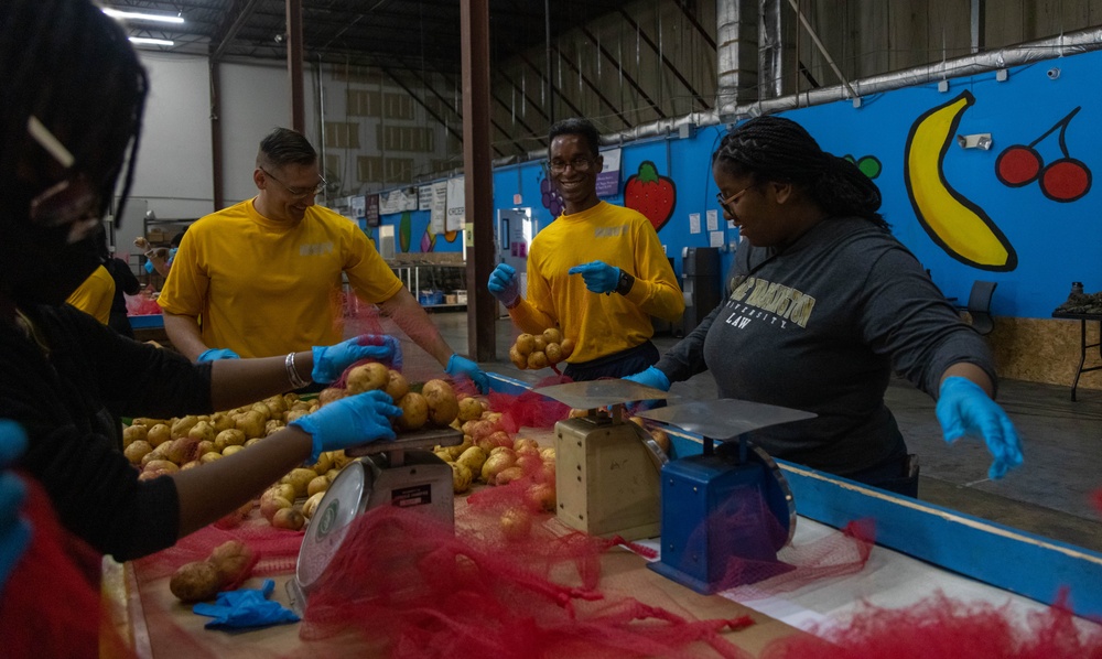 DVIDS – Images – Community Relations Event with SHARE Food Network during MDFW24 [Image 1 of 5]