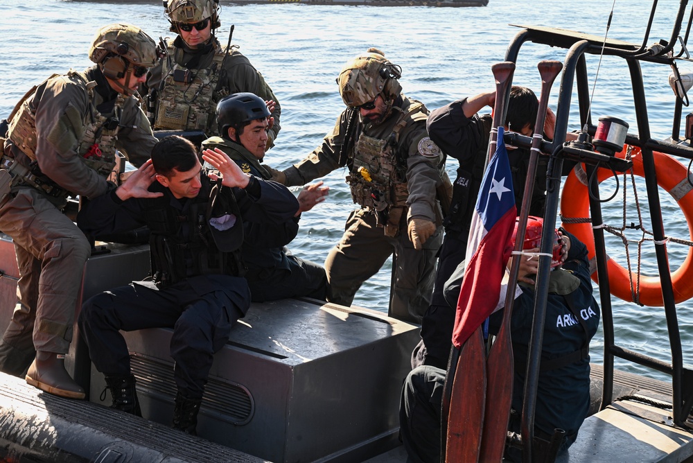 DVIDS – Images – UNITAS LXV Fast Boat and Helicopter Interdiction Training [Image 3 of 5]