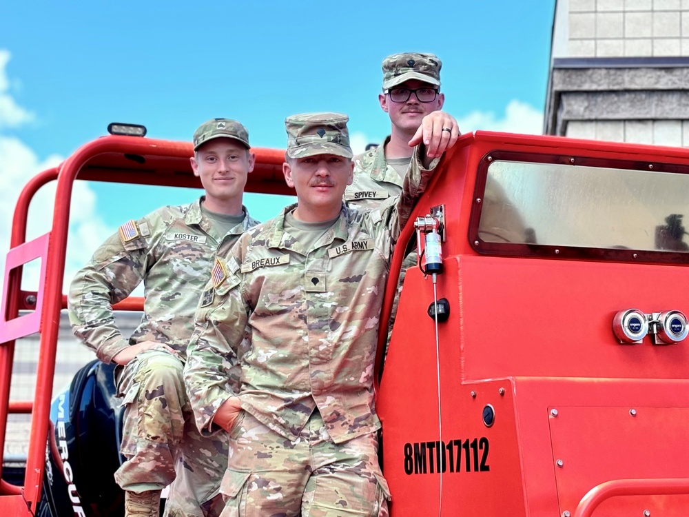 DVIDS – Images – 8th TSC Mariners rescue distressed sailboat near Honolulu [Image 4 of 4]