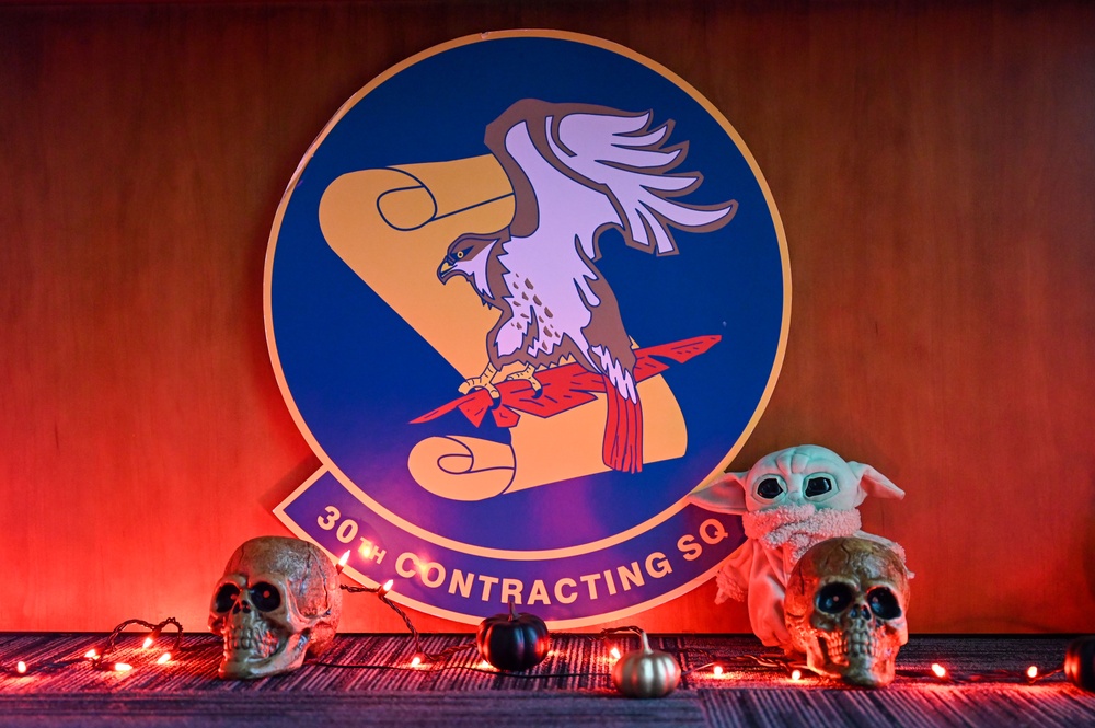 DVIDS – Images – 30th Contracting Squadron hosts Trick-or-Treat Trail [Image 1 of 4]