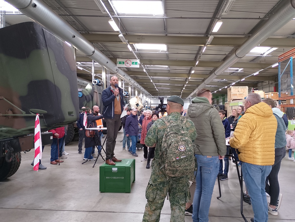 DVIDS – News – Dutch Ministry of Defense workforce at Eygelshoven hosts family day event at APS-2 site