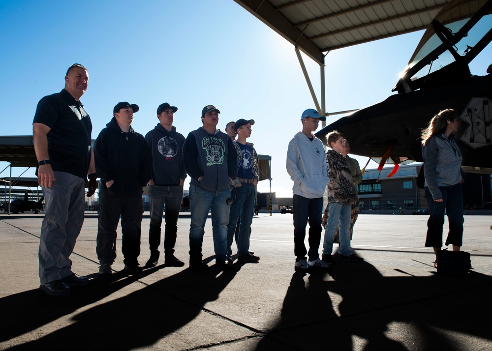 DVIDS – Images – Retired Maj. Gen. Leonard, homeschoolers visit Luke AFB [Image 1 of 6]