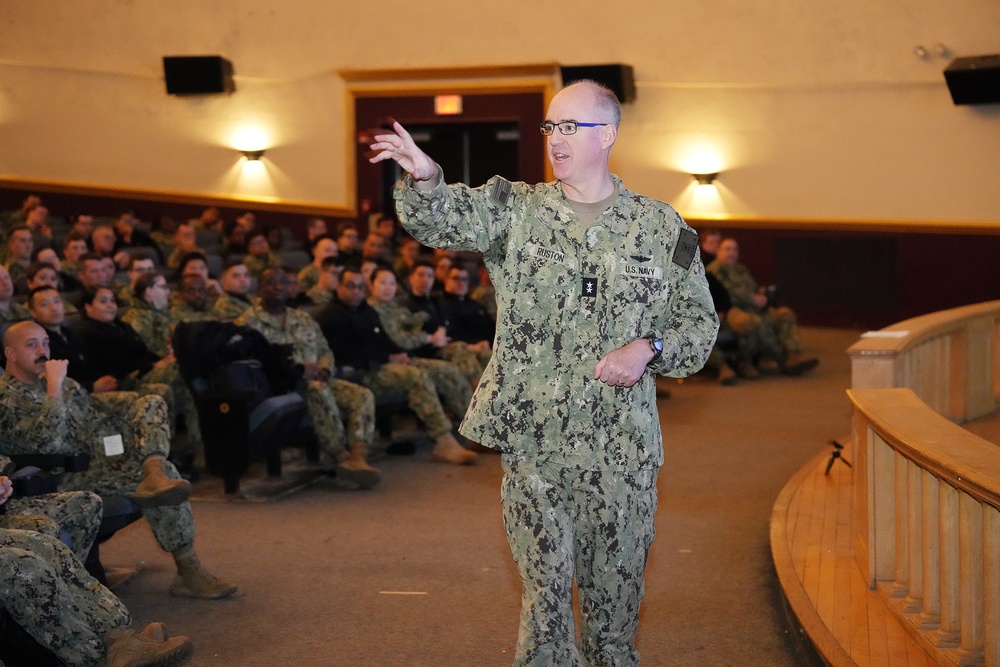 DVIDS – News – Admiral Inspires Navy Reservists: “We Are the Sixth Man”