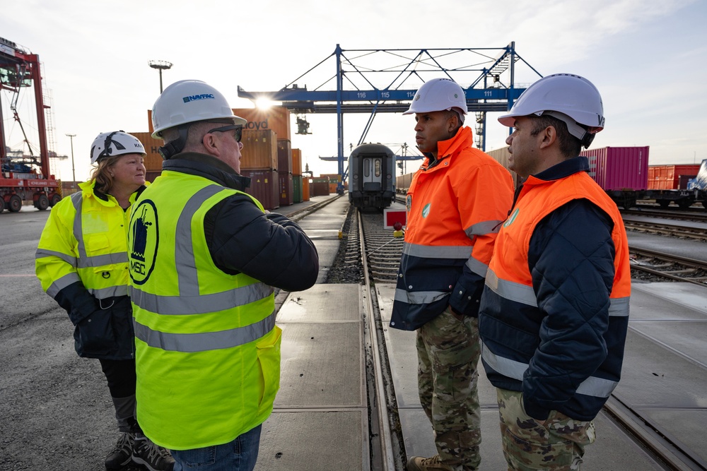 DVIDS – News – Army and Navy Transportation Units Conduct Joint Cargo Operations in Northern Germany