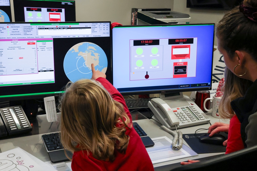 DVIDS – News – Reindeer on the radar: 7 SWS continues Santa Tracker tradition