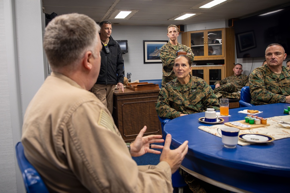 DVIDS – Images – MARFORCOM Visits USS Iwo Jima (LHD 7) [Image 1 of 5]
