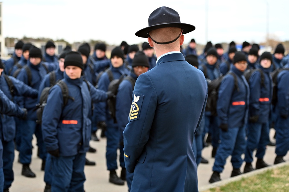 DVIDS – Images – Coast Guard Boot Camp [Image 9 of 11]