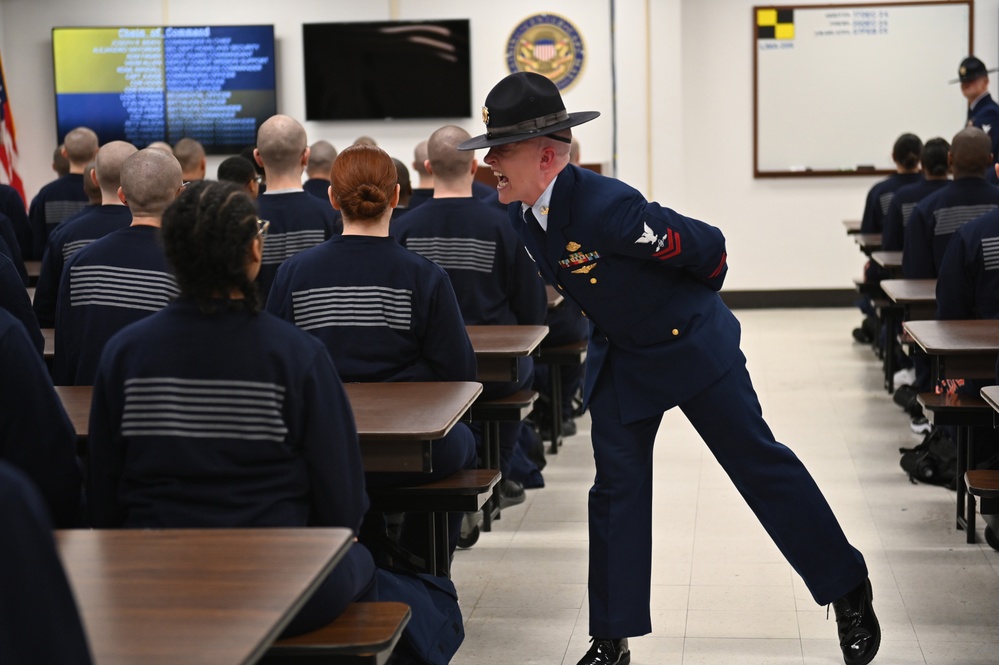 DVIDS – Images – Coast Guard Boot Camp [Image 6 of 7]