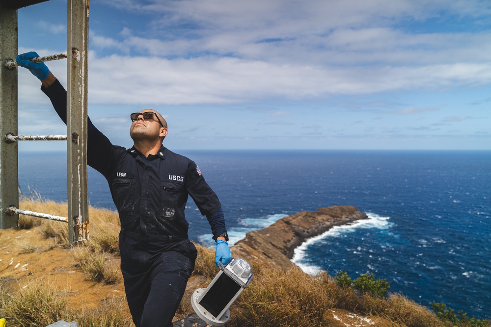 DVIDS – Images – Coast Guard Aid to Navigation Team Honolulu conducts joint op with Air Station Barbers Point