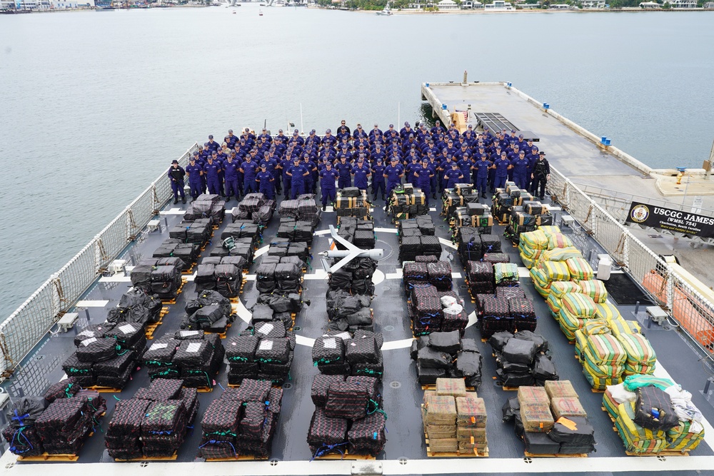 DVIDS – Images – Coast Guard offloads nearly $510 million in illegal narcotics interdicted in Eastern Pacific Ocean