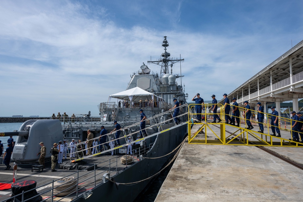 DVIDS – Images – Secretary of Defense Pete Hegseth visits USS Chosin and USCGC Kimball members in Panama City, Panama [Image 1 of 7]