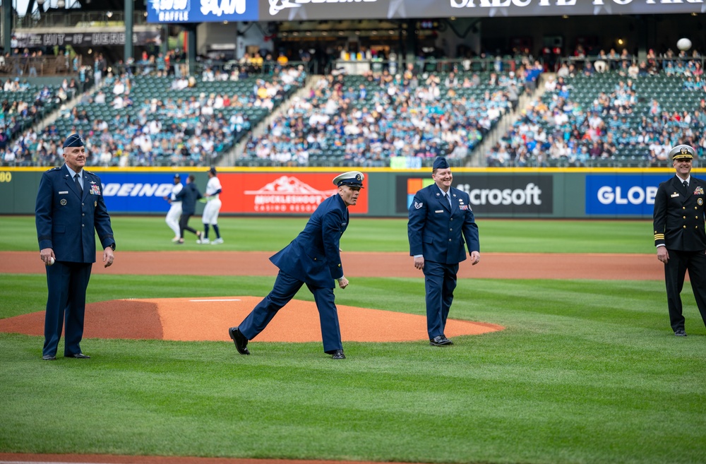 DVIDS – Images – Salute to Armed Forces [Image 2 of 4]