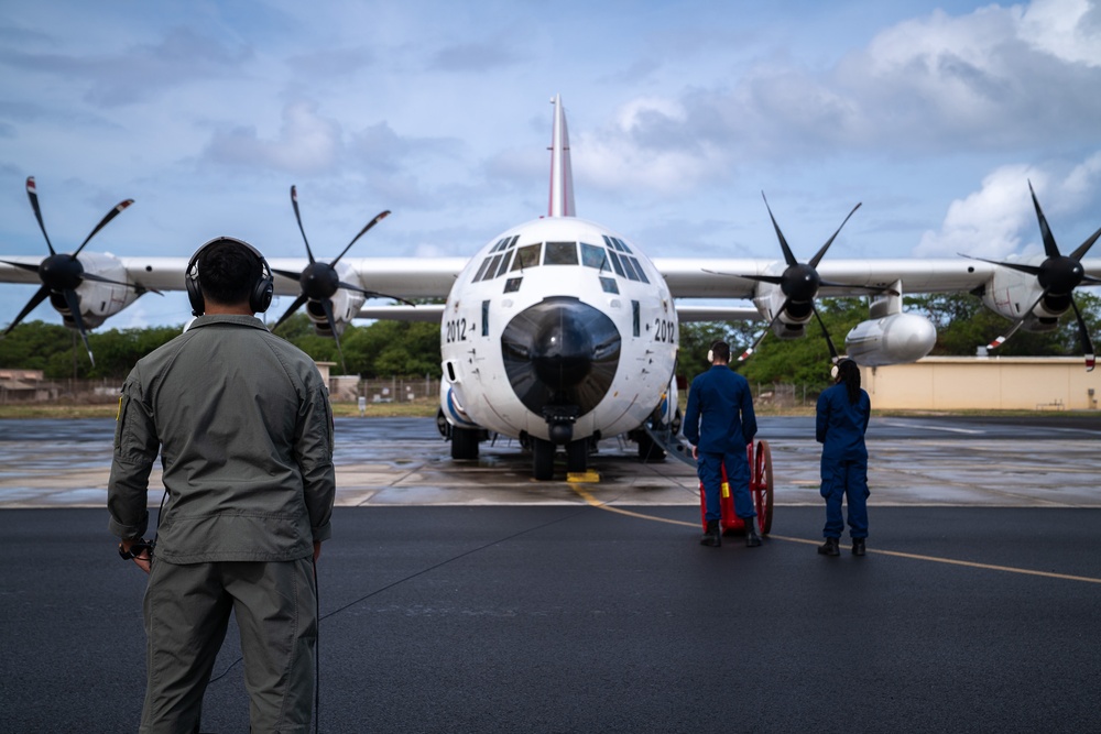 DVIDS – Images – Coast Guard Air Station Barbers Point Conducts Training [Image 1 of 3]