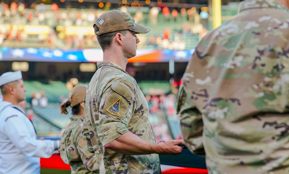 DVIDS – Images – Guardians celebrate Military Appreciation Night with L.A. Angels [Image 4 of 5]