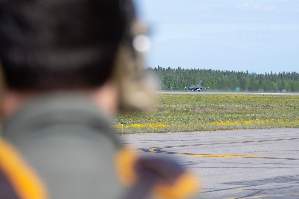 DVIDS – Images – 35th FGS keeps F-16s ready for RFA 25-2 [Image 2 of 4]