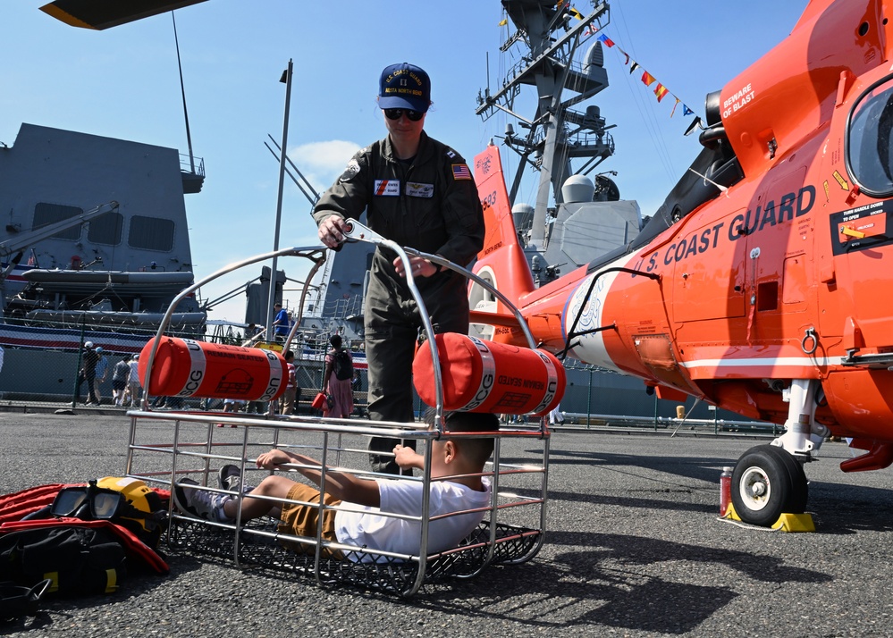 DVIDS – Images – Coast Guard Participates in Seattle Seafair 2025 [Image 1 of 5]