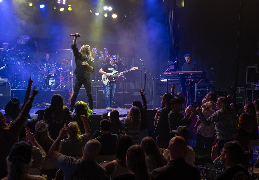 DVIDS – News – High-Performing Oregon Guard Soldiers Attend Lt. Dan Band Concert