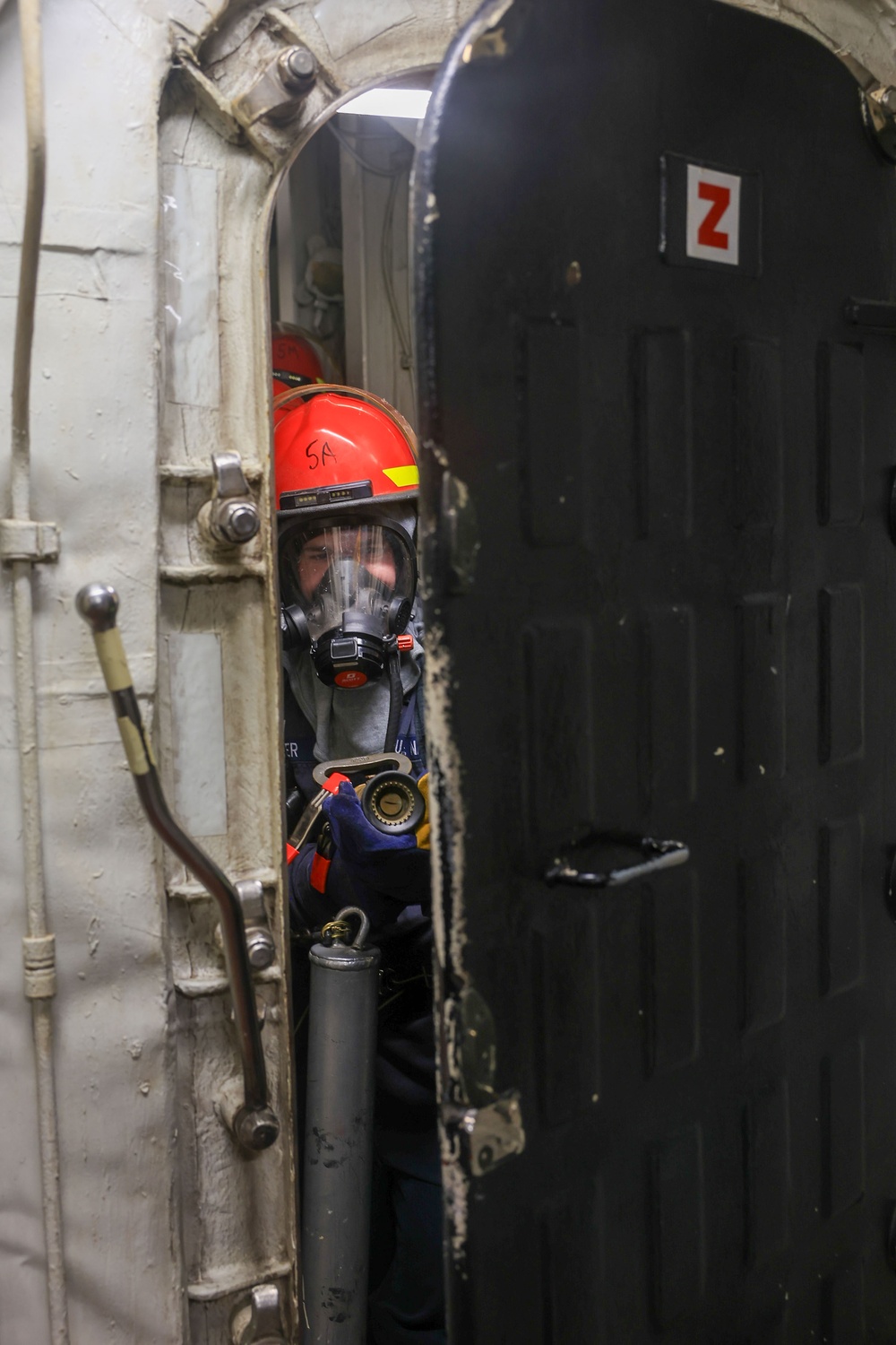 DVIDS – Images – USS Iwo Jima Sailors Conduct a Damage Control Training [Image 3 of 20]