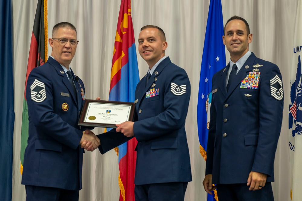 DVIDS – Images – ALS/NCOA class 25-6, 25-F graduation [Image 10 of 28]