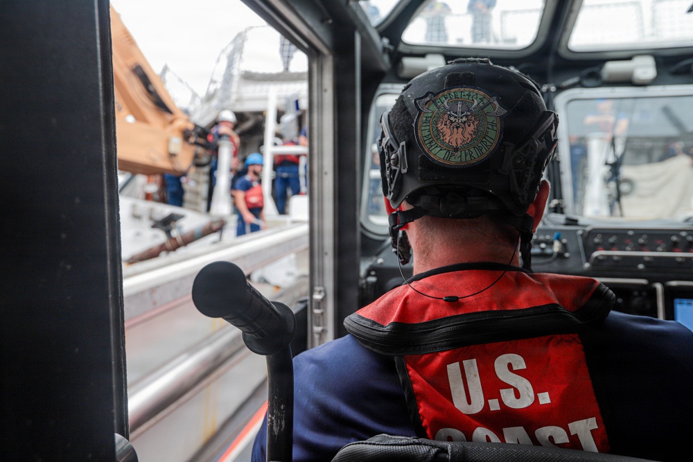 DVIDS – Images – U.S. Coast Guard and Panama Security Services Conduct Cutter Passing Training [Image 10 of 15]