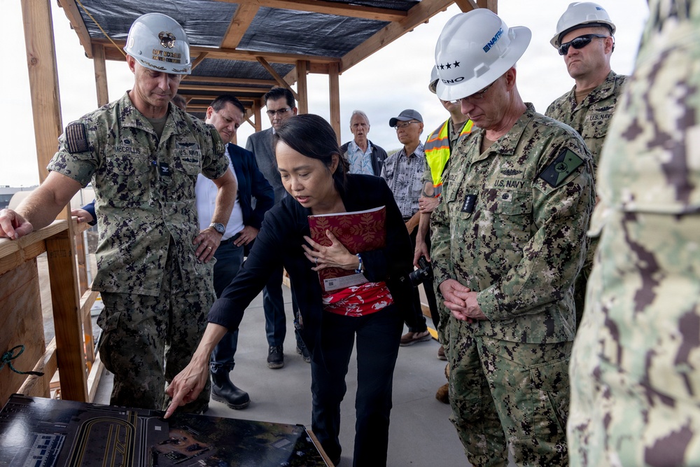 DVIDS – News – Chief of Naval Operations Visits the Future Dry Dock 5