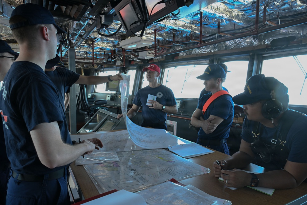 DVIDS – Images – USCGC Polar Star conducts toxic gas drill, moors at Pearl Harbor, Hawaii [Image 5 of 9]