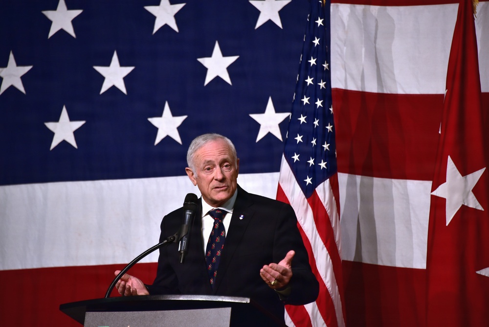 DVIDS – News – SMDC lead civilian speaks at Redstone Update