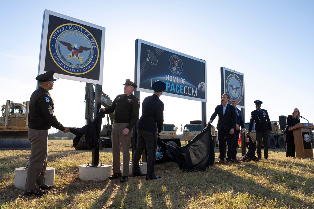DVIDS – Images – SW Visits Huntsville Defense Facilities, Unveils USSPACECOM Sign [Image 26 of 30]