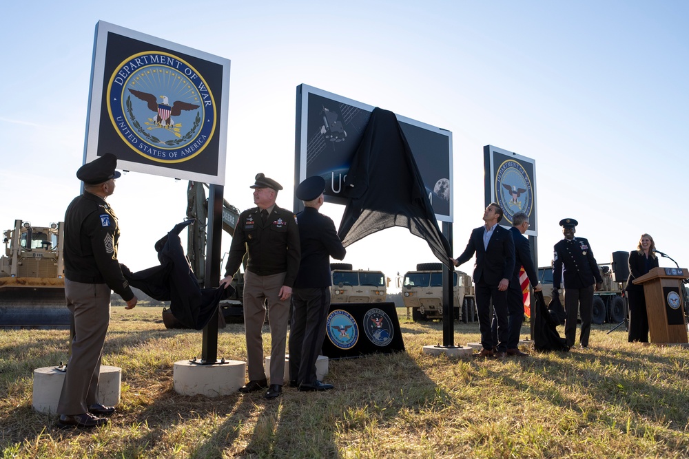 DVIDS – Images – SW Visits Huntsville Defense Facilities, Unveils USSPACECOM Sign [Image 24 of 30]