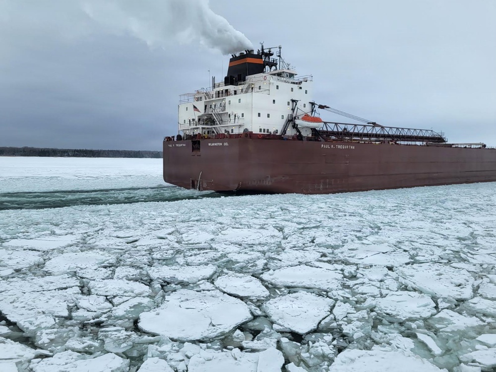 DVIDS – Images – Coast Guard conducts ice breaking operations in the Great Lakes [Image 2 of 4]