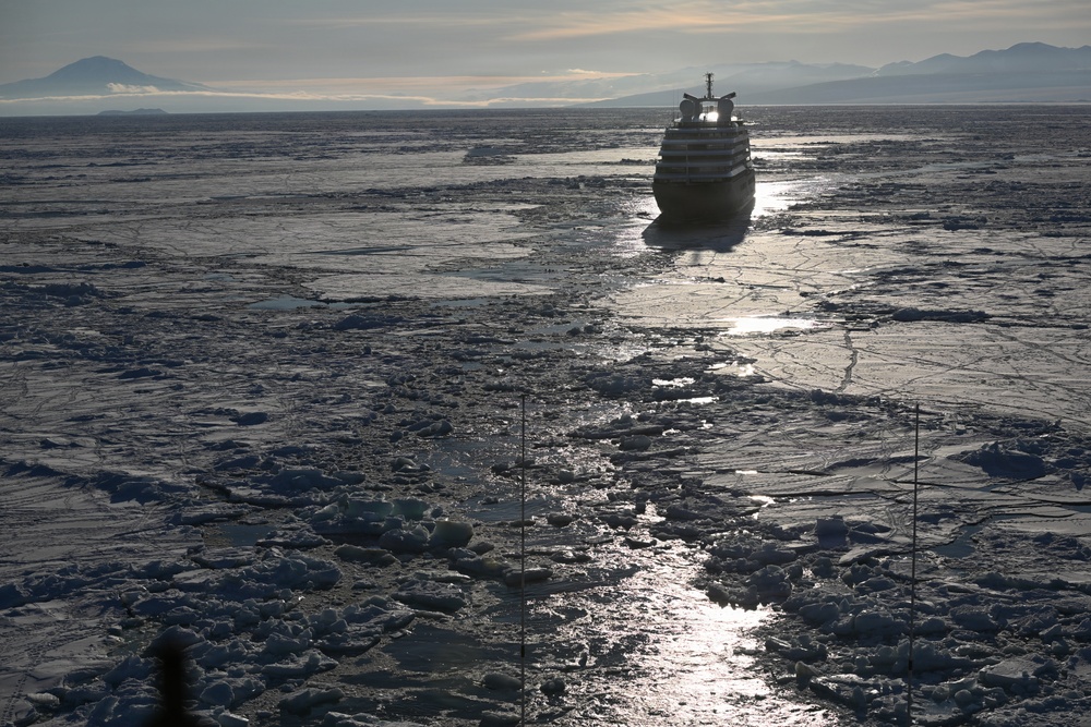 DVIDS – Images – USCGC Polar Star (WAGB 10) provides support to an Australian-owned cruise ship stuck in ice on cutter’s 50th birthday amid Operation Deep Freeze 2026 [Image 12 of 12]